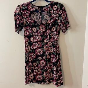 Mini Floral Dress. Size M. Wore twice. Forever 21